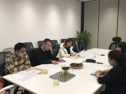 通州區(qū)食藥局餐飲服務(wù)監(jiān)管科與市局餐飲服務(wù)監(jiān)管處對(duì)一家中央廚房進(jìn)行聯(lián)審