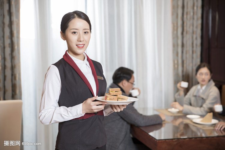 酒店服務(wù)員送餐服務(wù)